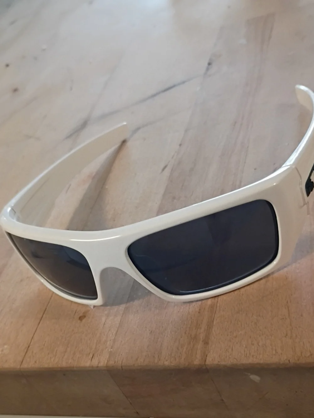 White Sports Sunglasses with Dark Lenses - Sleek Wraparound Style